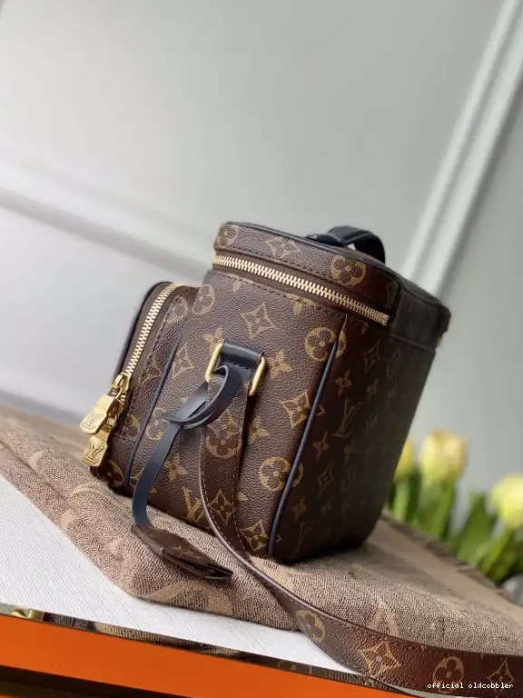 Official oldcobbler LOUIS VUITTON BAG TOILETRY 0626